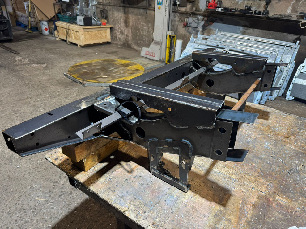 Defender 90 Td5/Puma Rear Crossmember with 550mm Extensions ...